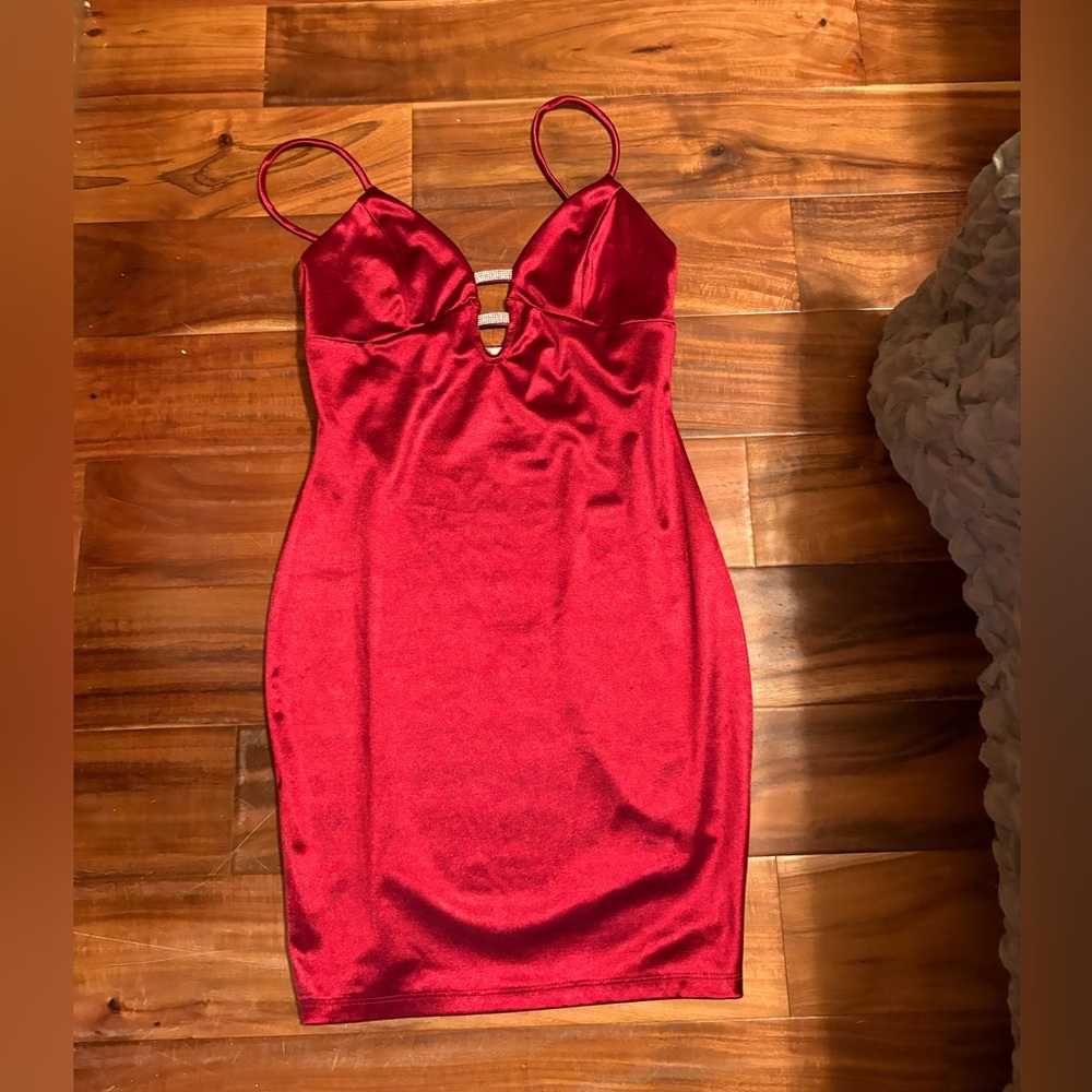 Love Culture Scarlet Satin Mini Dress NWT , Spaghetti Straps, Holiday (1011)